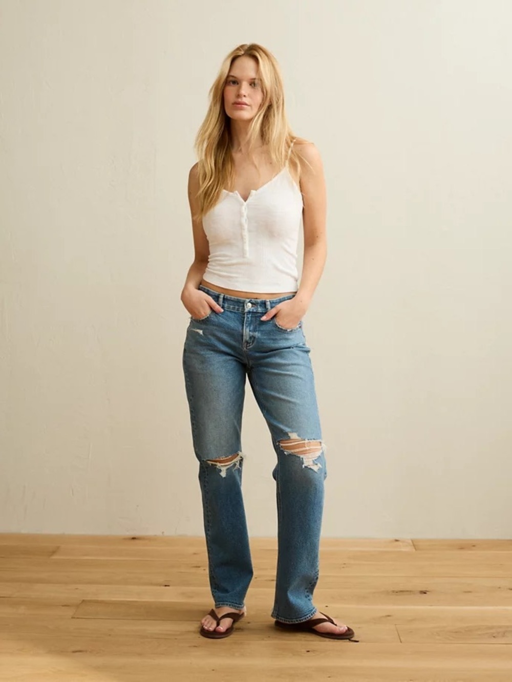 American Eagle High-Waisted Straight Jeans in Light Destroy Wash Size 10 Long
